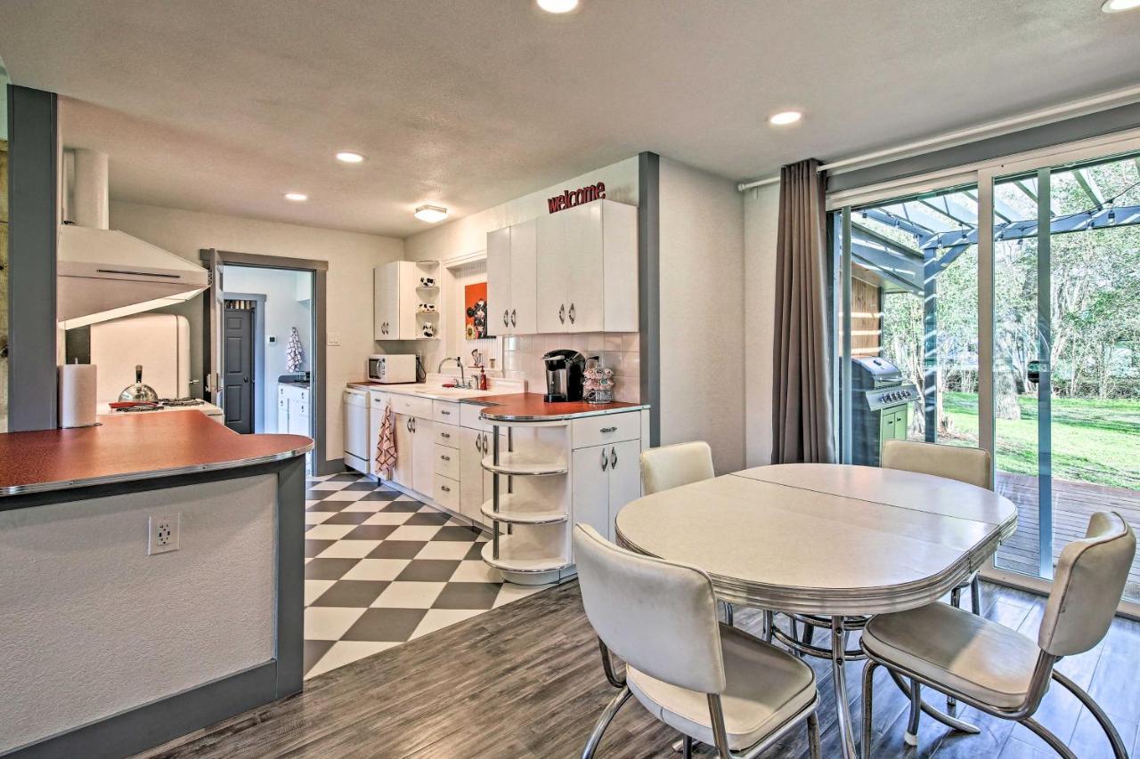 Remodeled Retro Home With Deck, Walk To Main Street! Blanco 外观 照片