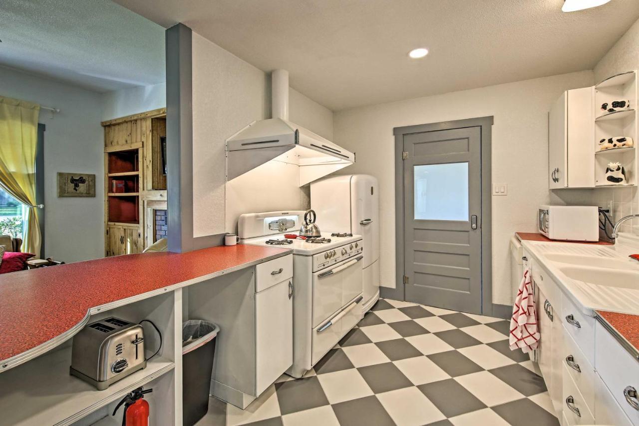 Remodeled Retro Home With Deck, Walk To Main Street! Blanco 外观 照片